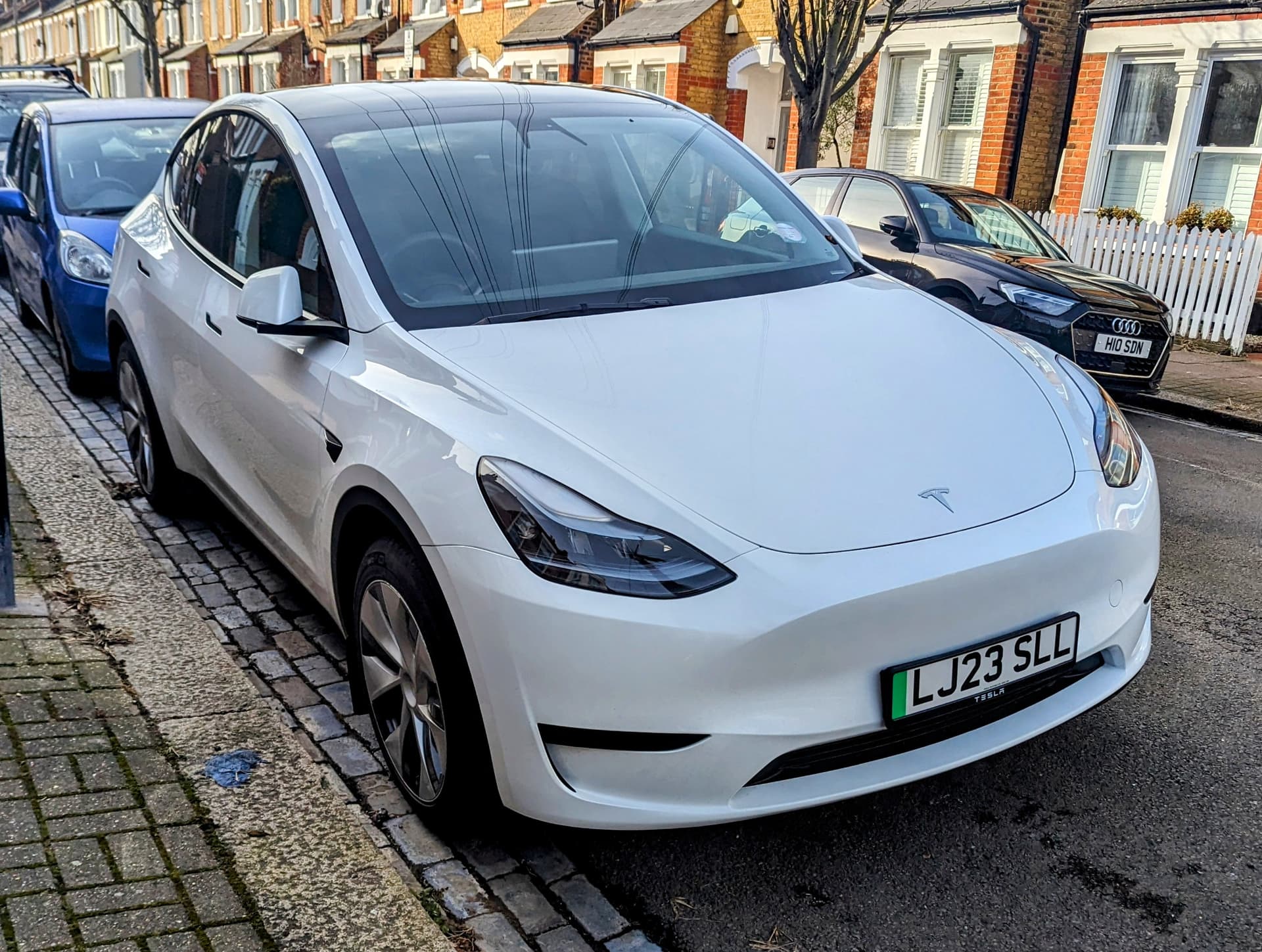Tesla Model Y Long Range AWD Foto 2