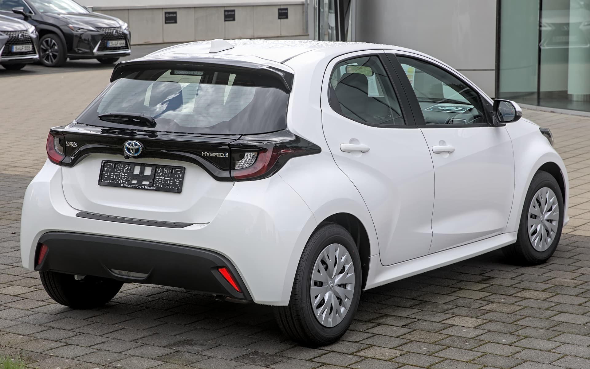 Toyota Yaris 1.5 Hybrid Photo 3